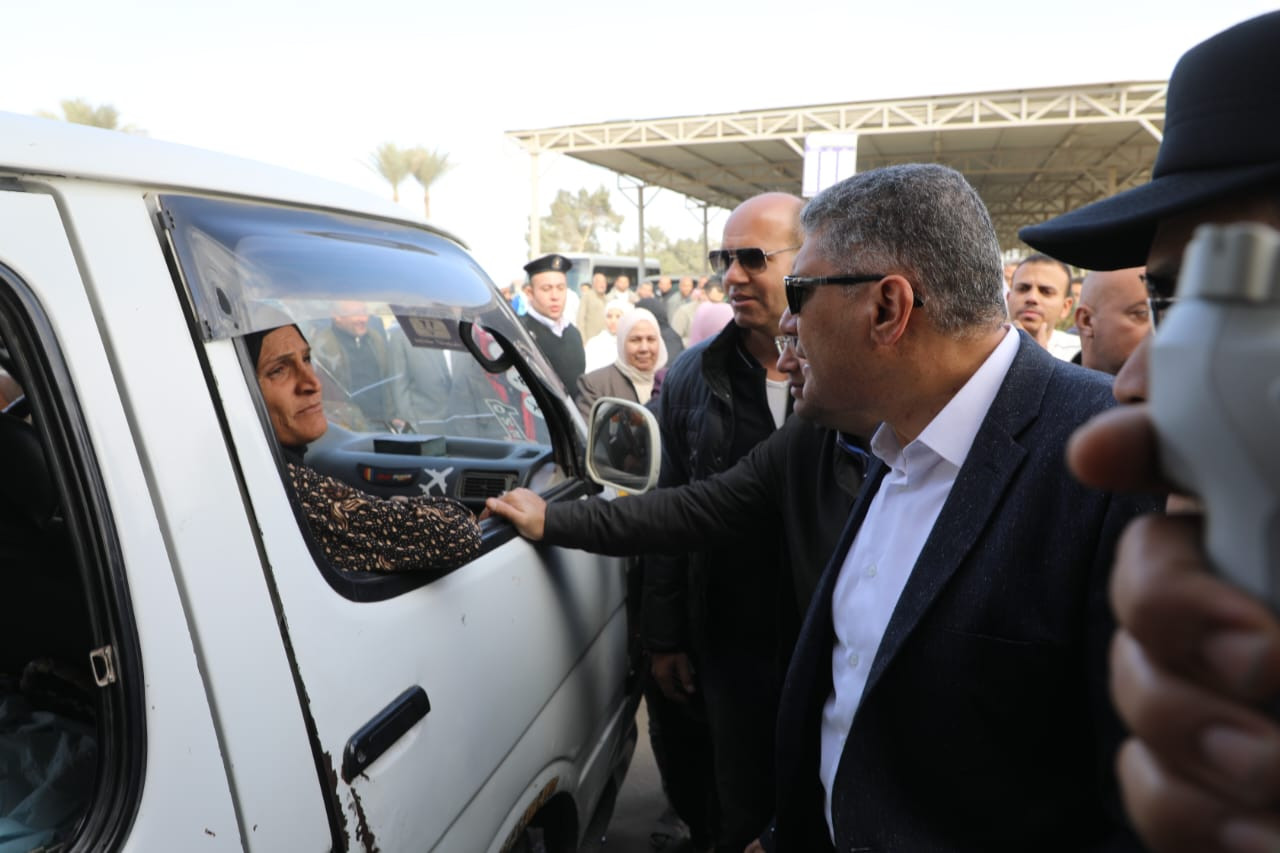 محافظ الجيزة يتابع سير العمل بموقف السرفيس الحضاري&nbsp;بالصف