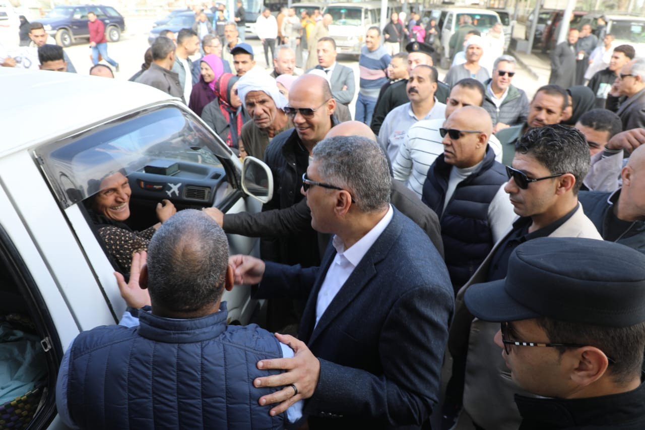 محافظ الجيزة يتابع سير العمل بموقف السرفيس الحضاري&nbsp;بالصف
