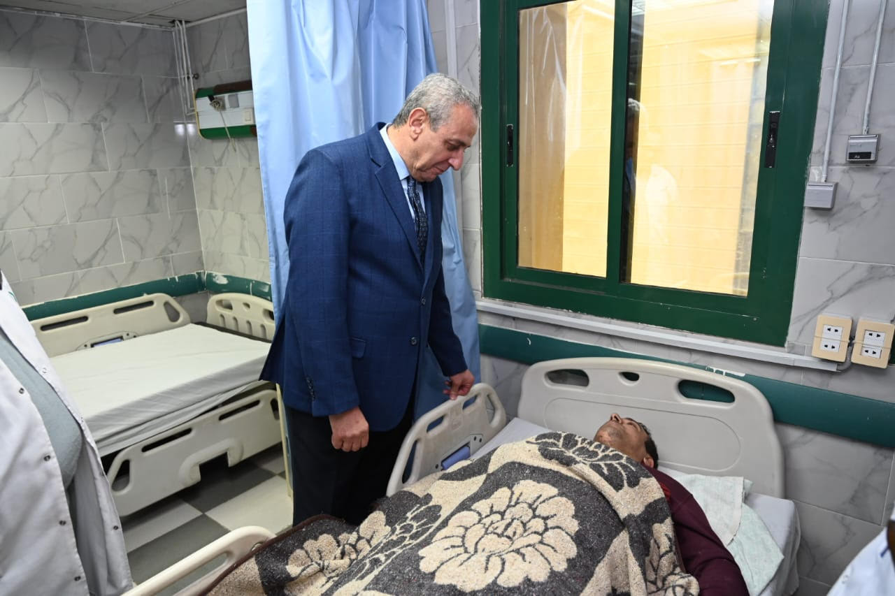 محافظ الغربية يتابع حادث انقلاب أتوبيس على طريق دفرة كفر الزيات