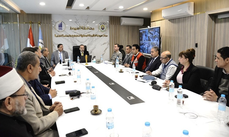 محافظ أسيوط يتابع العملية الانتخابية