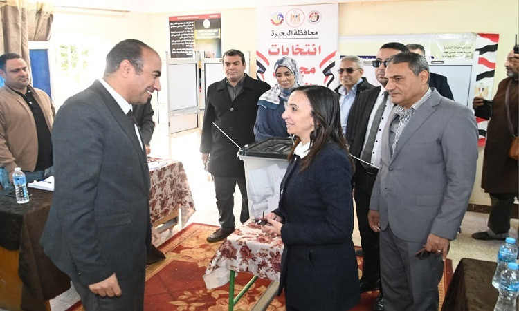 محافظ البحيرة تتفقد عدد من اللجان الانتخابية بكوم حمادة