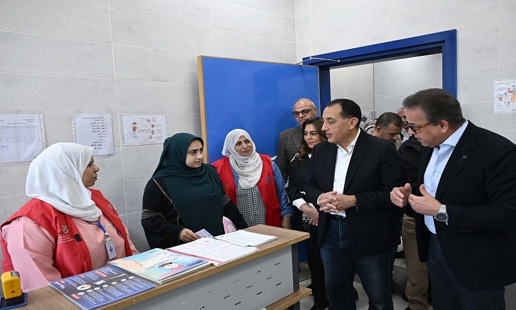 رئيس الوزراء يتفقد مركز طب الأسرة بطحانوب