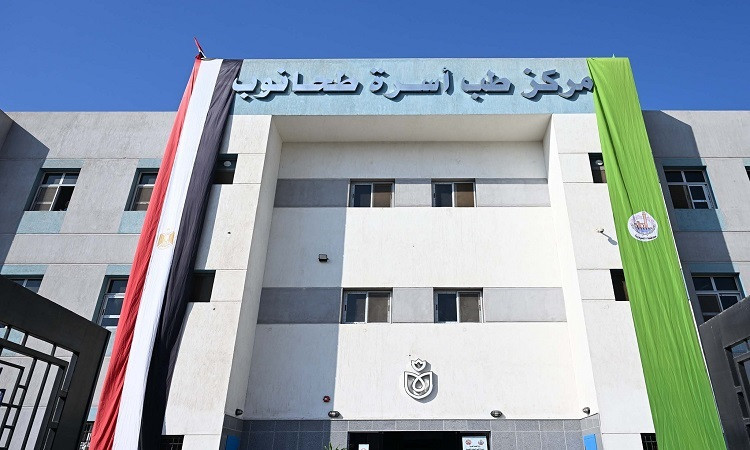 رئيس الوزراء يتفقد مركز طب الأسرة بطحانوب