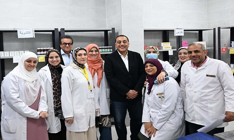 رئيس الوزراء يستمع لآراء المواطنين حول الخدمات المقدمة لهم