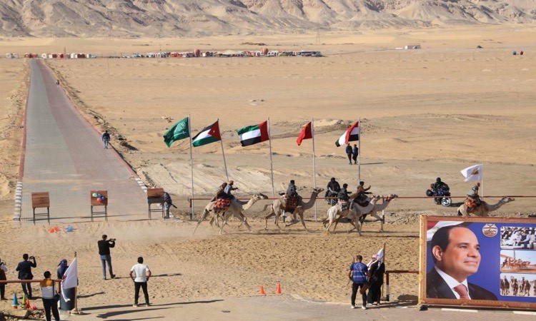 محافظ الوادي الجديد يشهد الاستعدادات لختام مهرجان الرياضات التراثية وا