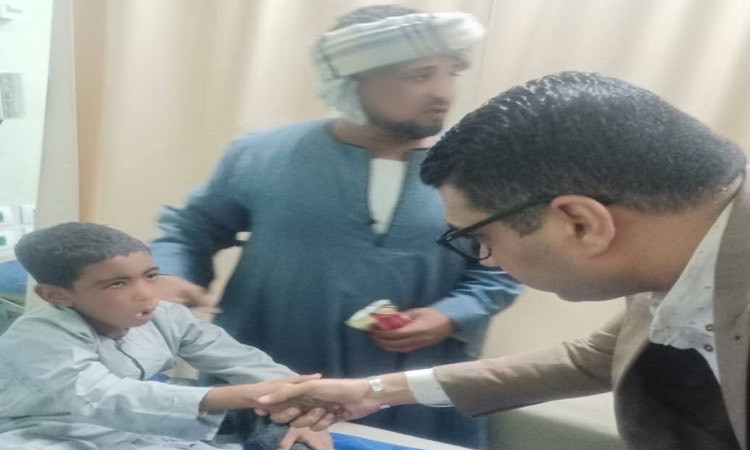 نائب محافظ الأقصر يزورضحايا انهيارمنزل الديربمستشفي طيبة التخصصي