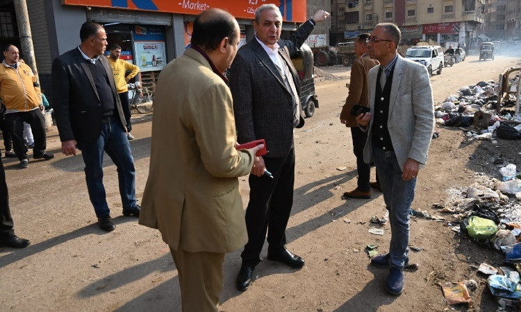 محافظ الغربية يتفقد شارع الترعة بالمحلة ويوجه بدفع معدات النظافة