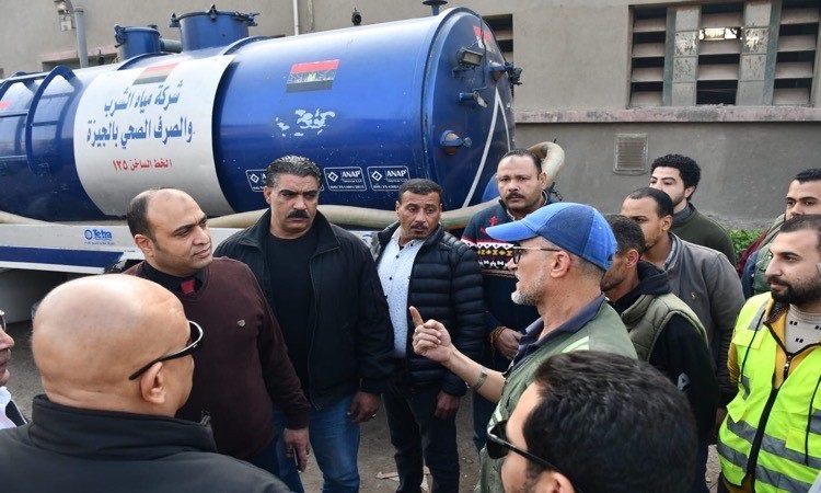 رئيس مياه الجيزة يتفقد عدد من المواقع ويشدد على الالتزام بمعايير جودة