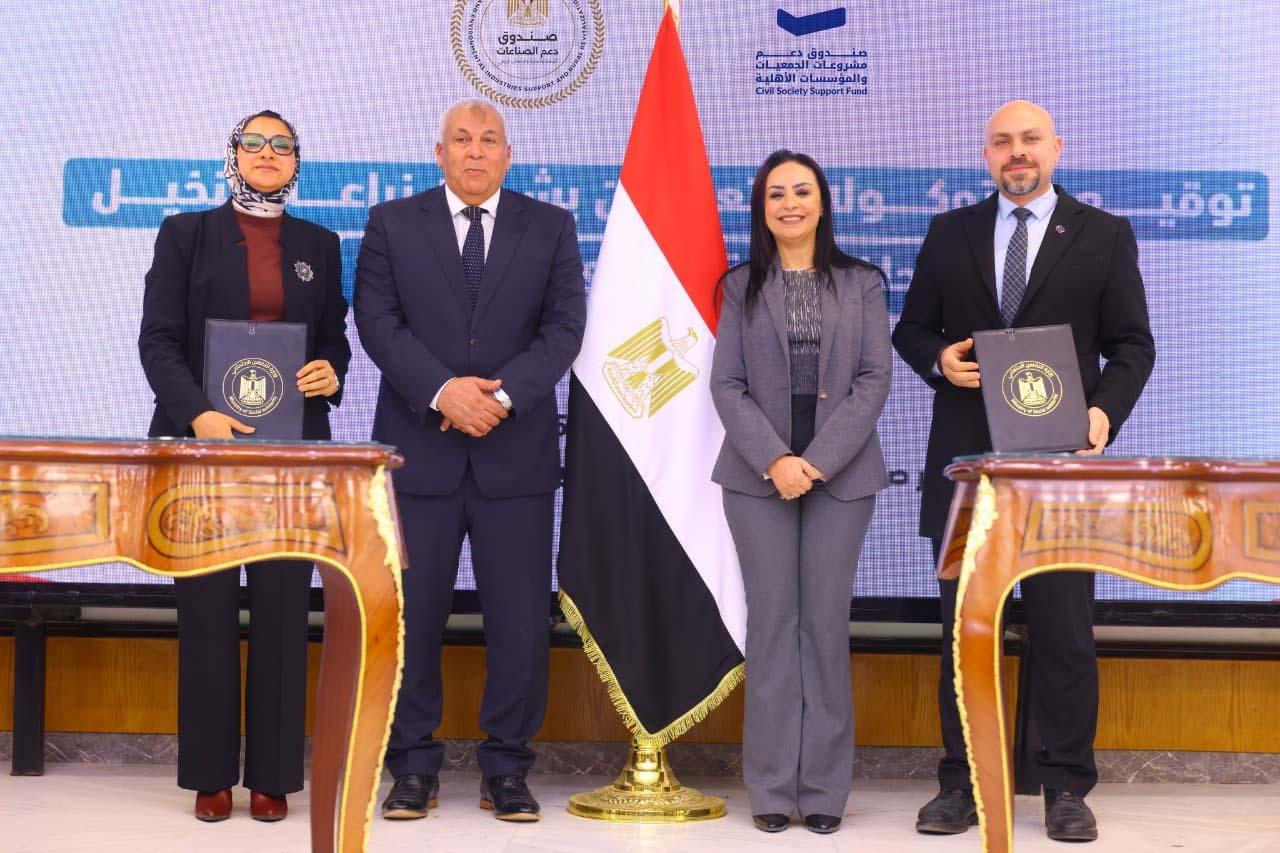 وزيرة التضامن ومحافظ الوادي الجديد
