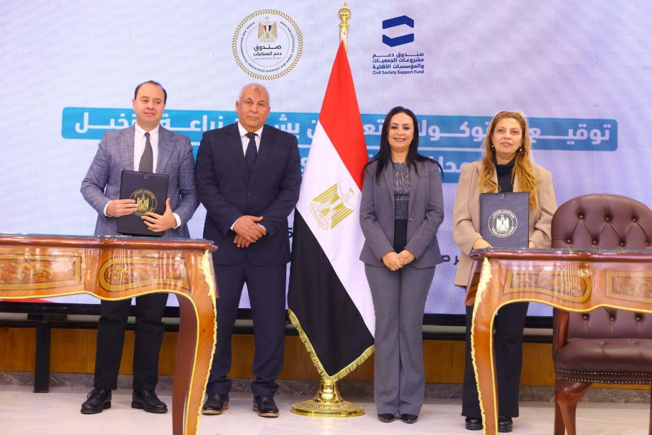 وزيرة التضامن ومحافظ الوادي الجديد