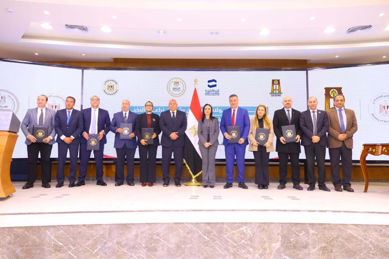 وزيرة التضامن ومحافظ الوادي الجديد