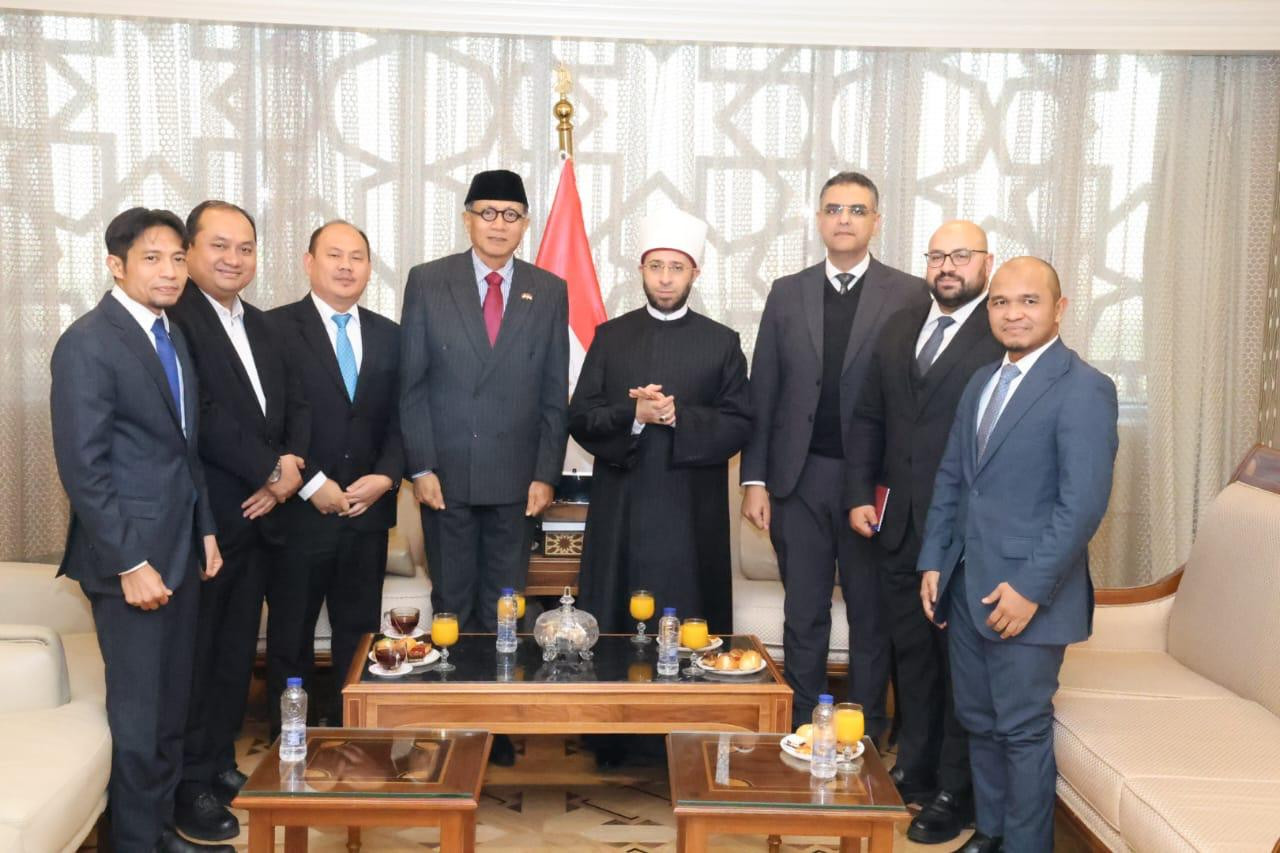 وزير الأوقاف وسفير اندونيسيا