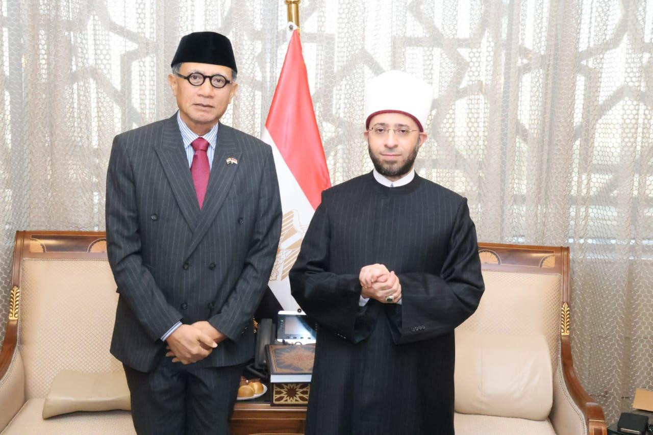 وزير الأوقاف وسفير اندونيسيا
