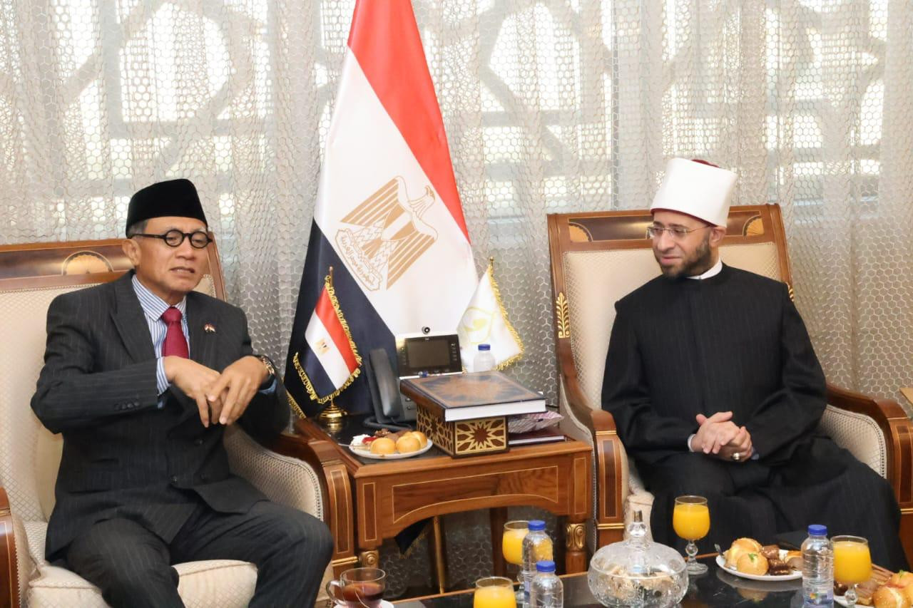 وزير الأوقاف وسفير اندونيسيا