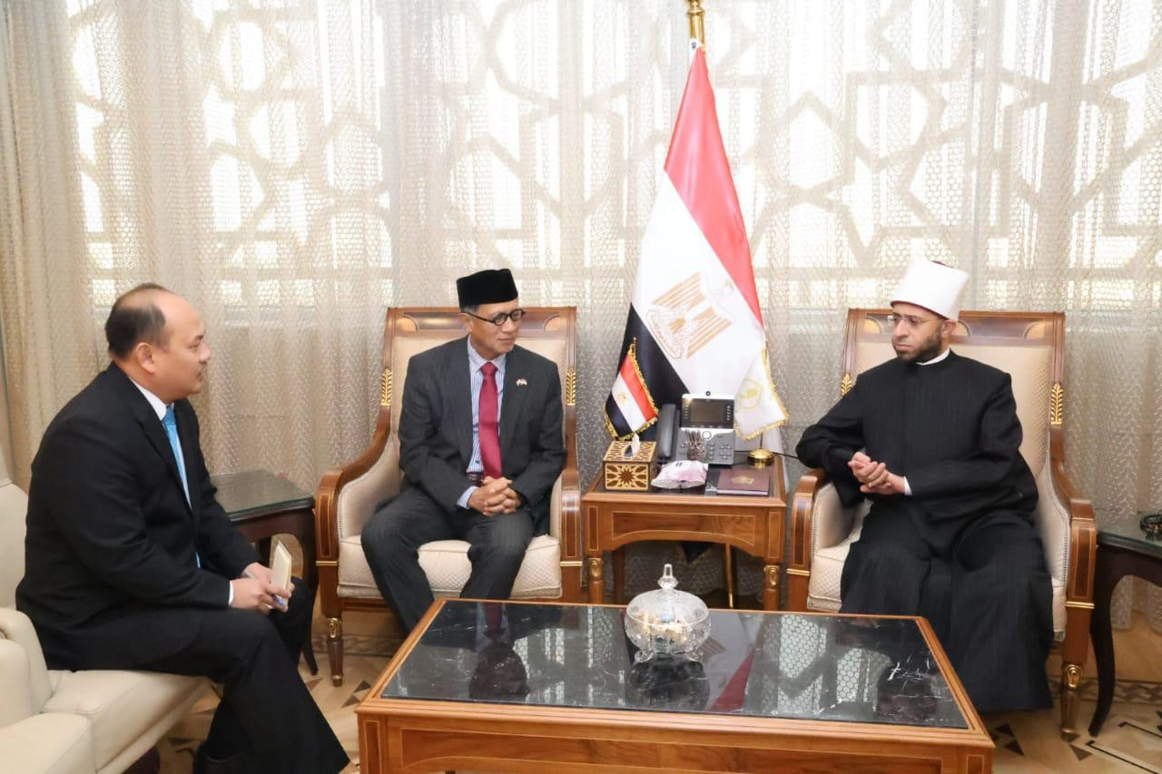 وزير الأوقاف وسفير اندونيسيا