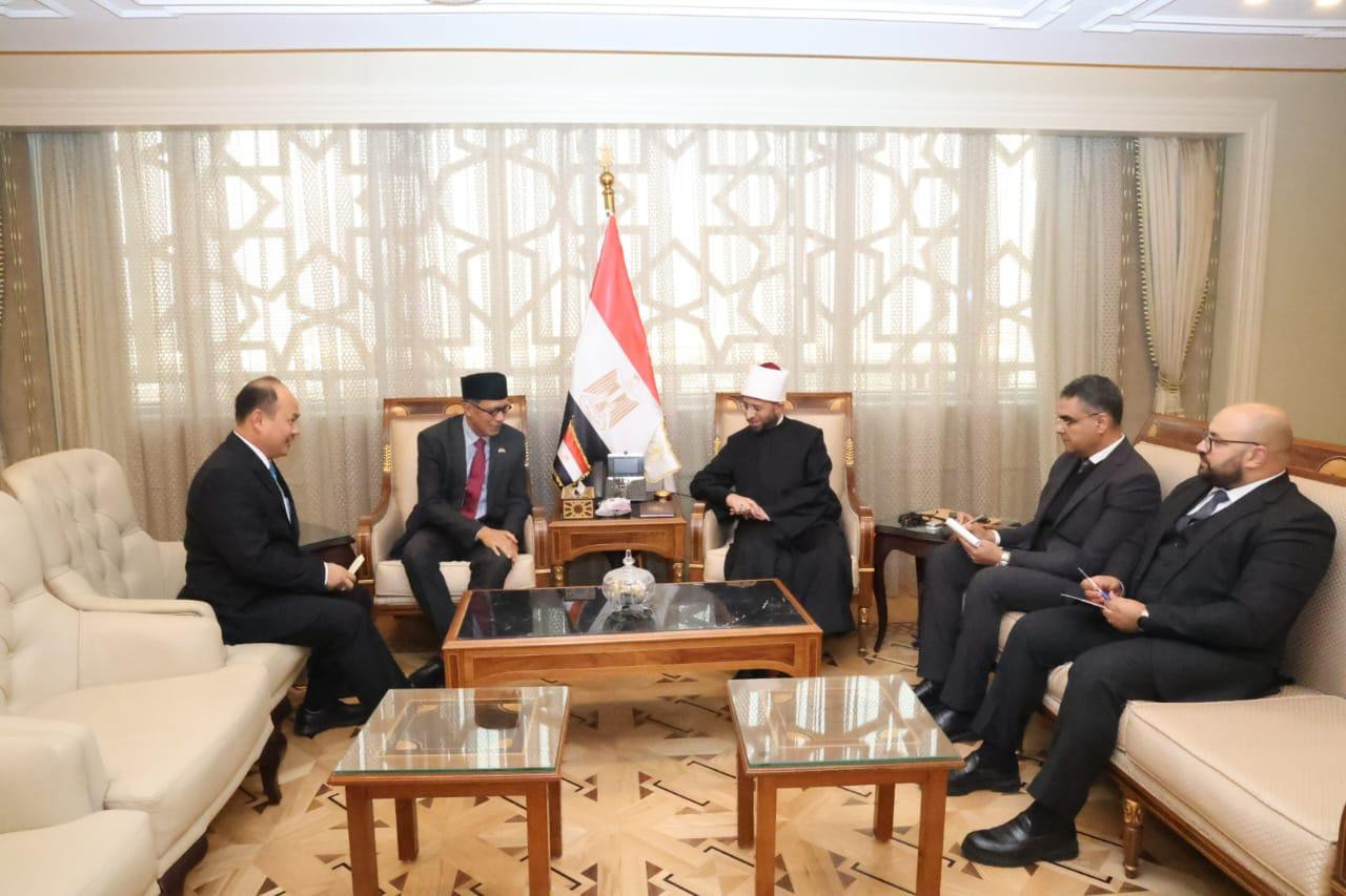 وزير الأوقاف وسفير اندونيسيا