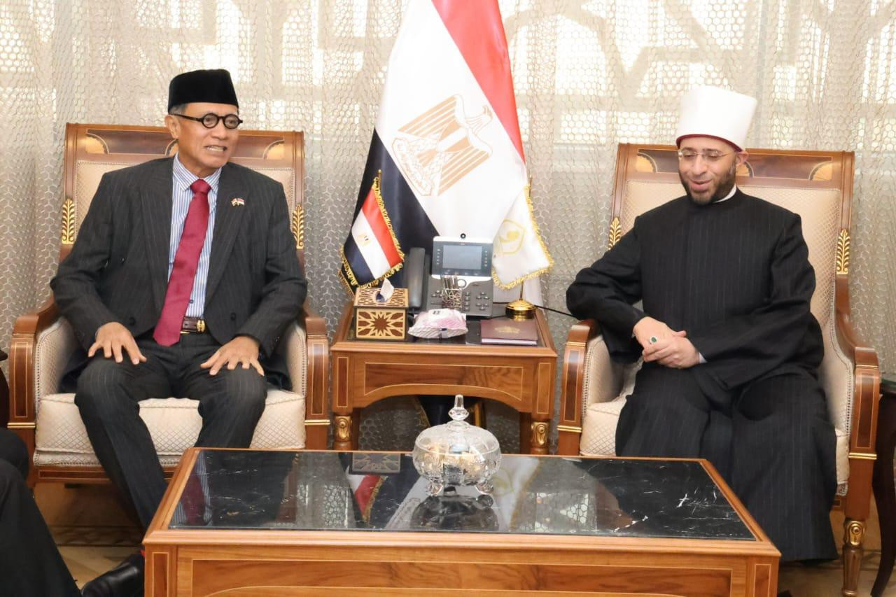 وزير الأوقاف وسفير اندونيسيا