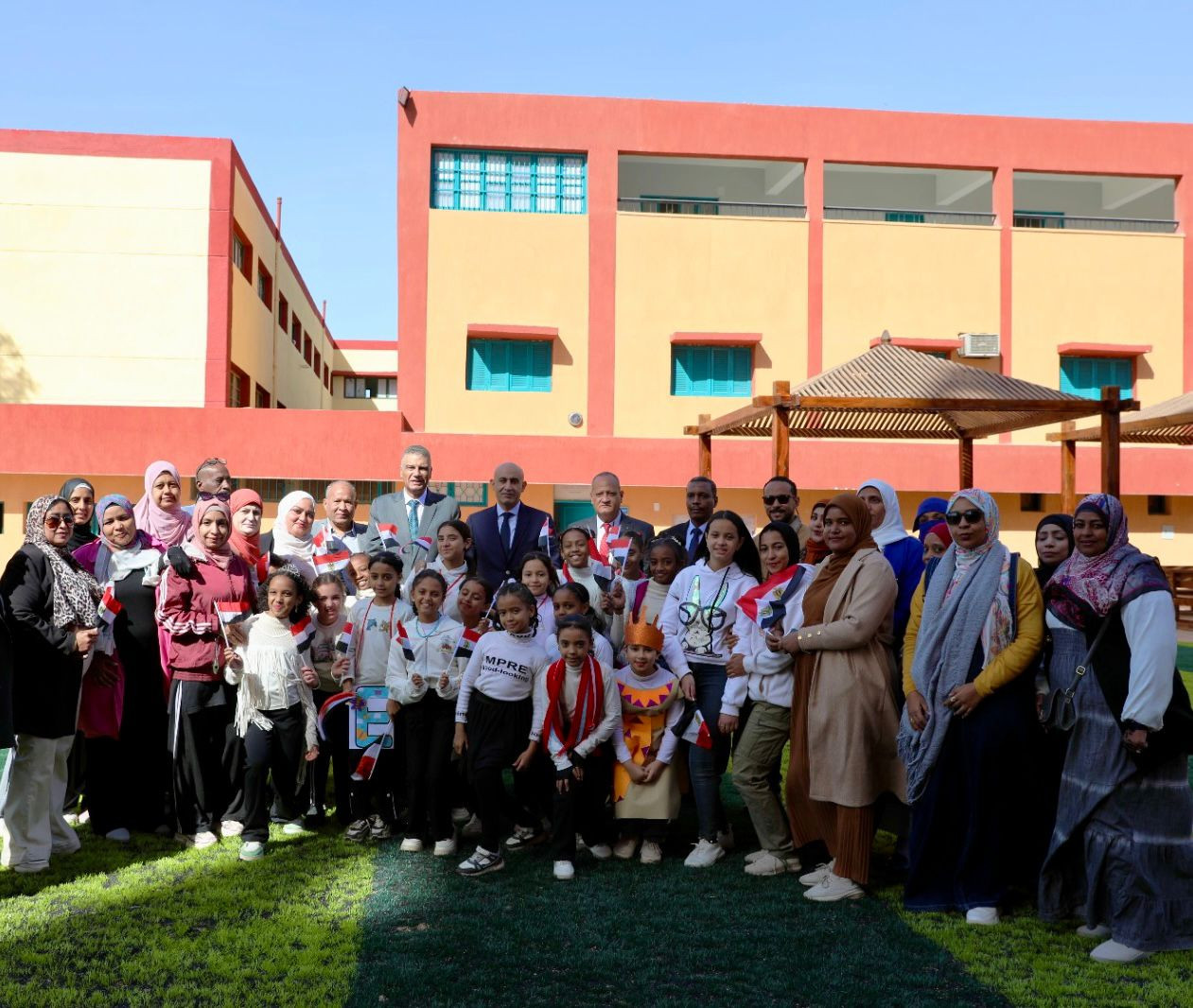 وزير التعليم ومحافظ أسوان