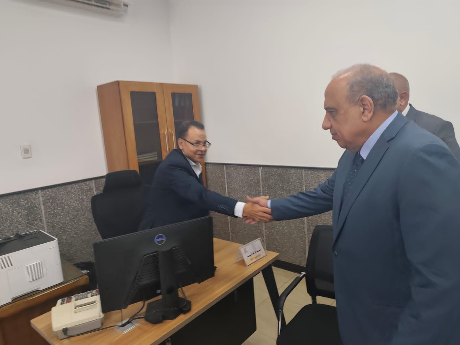 وزير الكهرباء
