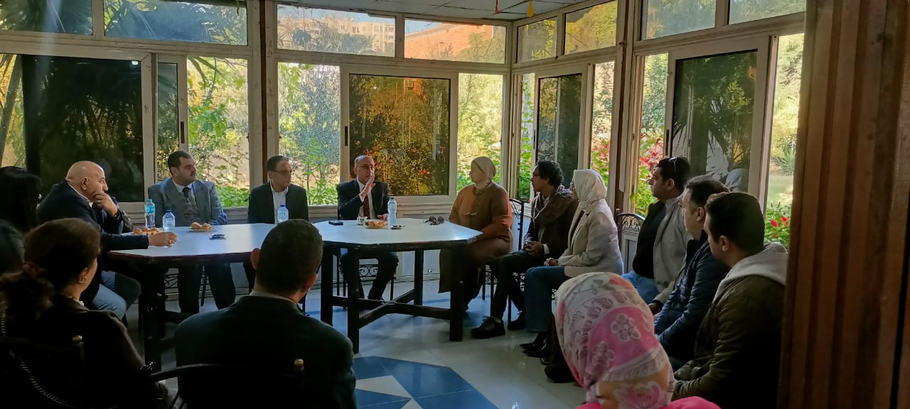 الدكتور عبد العزيز عبد الفتاح