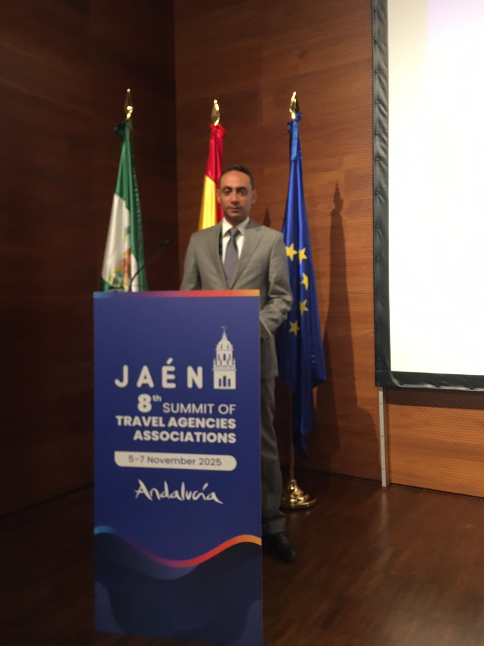 غرفة شركات ووكالات السفر والسياحة