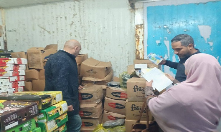 ضبط طن ونصف منتجات دواجن وبسطرمة مجهولة المصدر بشبرا الخيمة