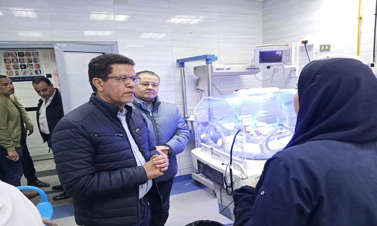 رئيس جامعة بنها يُحيل طبيبين بالمستشفى الجامعي للتحقيق