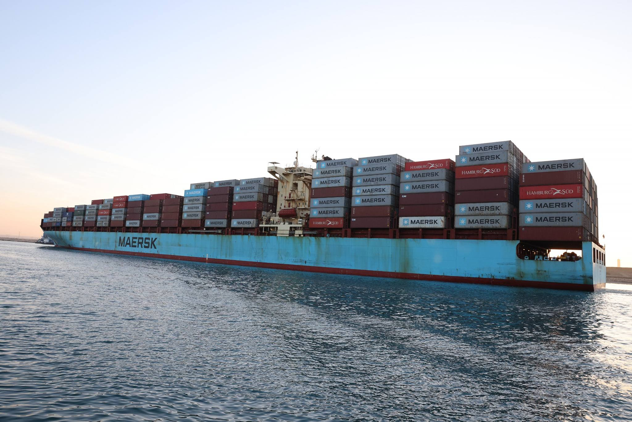 سفينة عملاقة