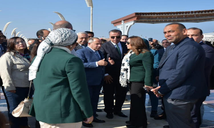 وزيرة التنمية المحلية ومحافظ بورسعيد يتفقدان الكورنيش السياحي