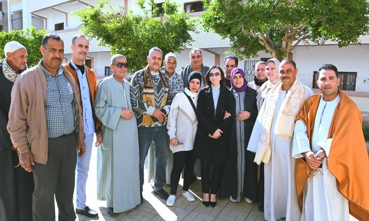 محافظ البحيرة تتابع سير العملية الانتخابية بالإعادة في يومها الأول