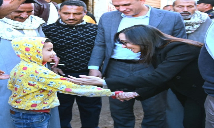 محافظ البحيرة تتفقد عدد من اللجان الانتخابية بدمنهور