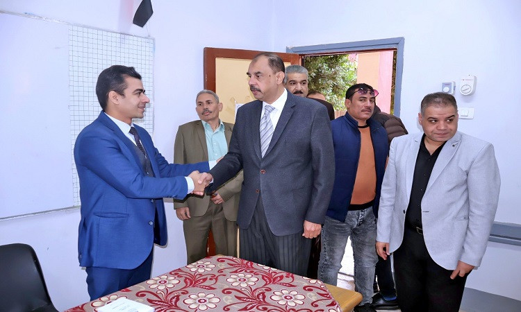 محافظ سوهاج يتفقد عدداً من لجان انتخابات الإعادة لمجلس النواب