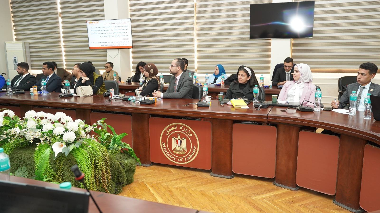 سفراء العمل