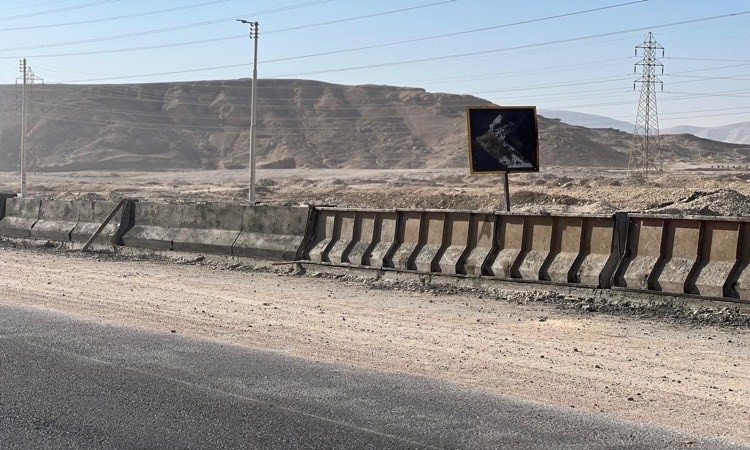 محافظ قنا يتفقد الطريق الصحراوي الغربي ويوجه بإجراءات عاجلة