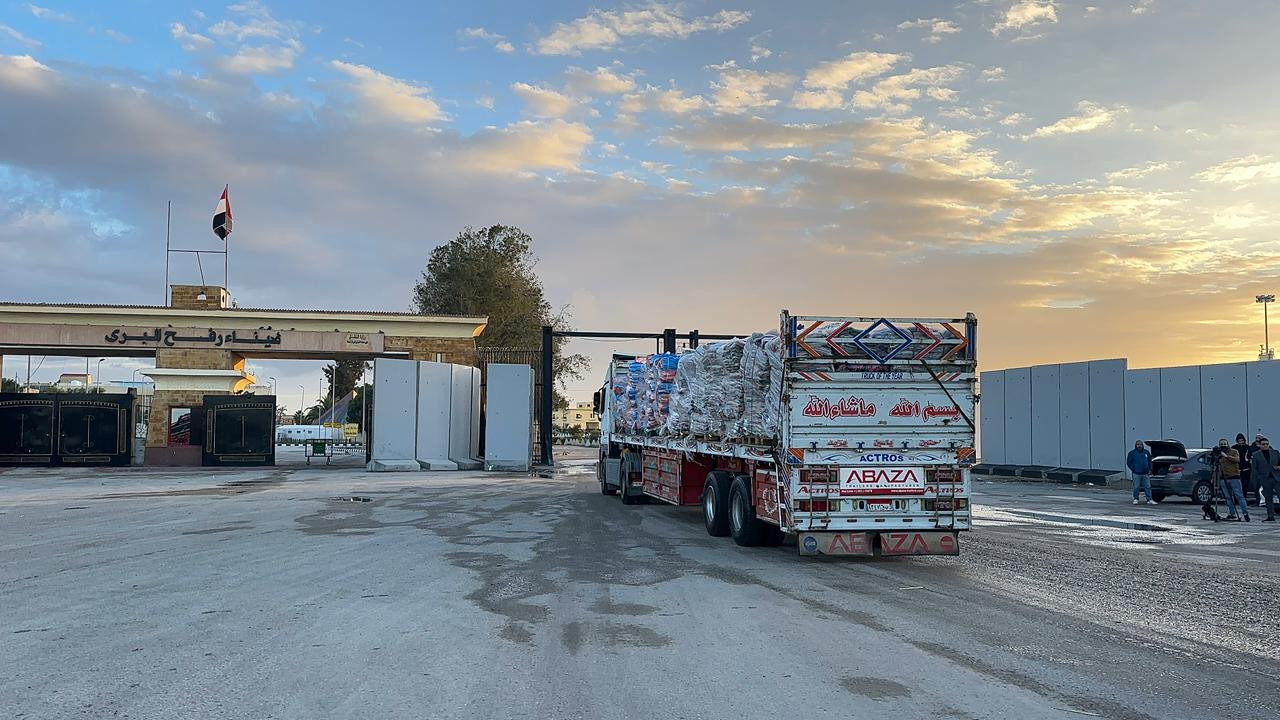 الهلال الأحمر: قافلة 