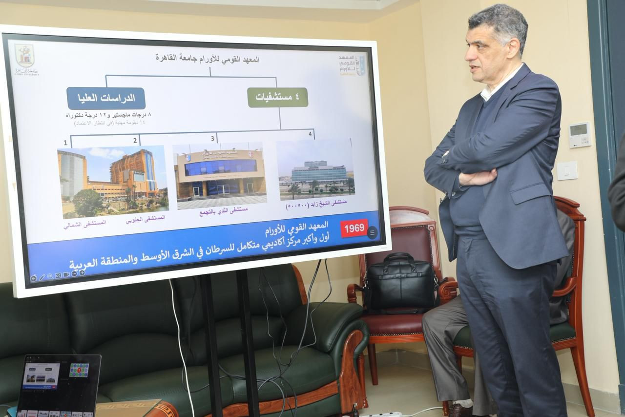 جامعة القاهرة تبحث التعاون مع وفد رفيع المستوى من 