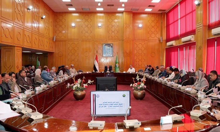 محافظ الإسماعيلية يبحث خطة لاستدامة تشغيل مركز الإسماعيلية التجاري