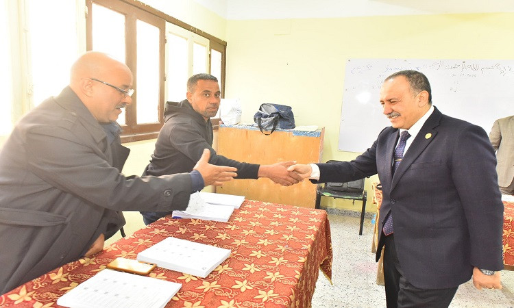 محافظ أسيوط يتفقد  اللجان الانتخابية في جولة الإعادة للاطمئنان على سير