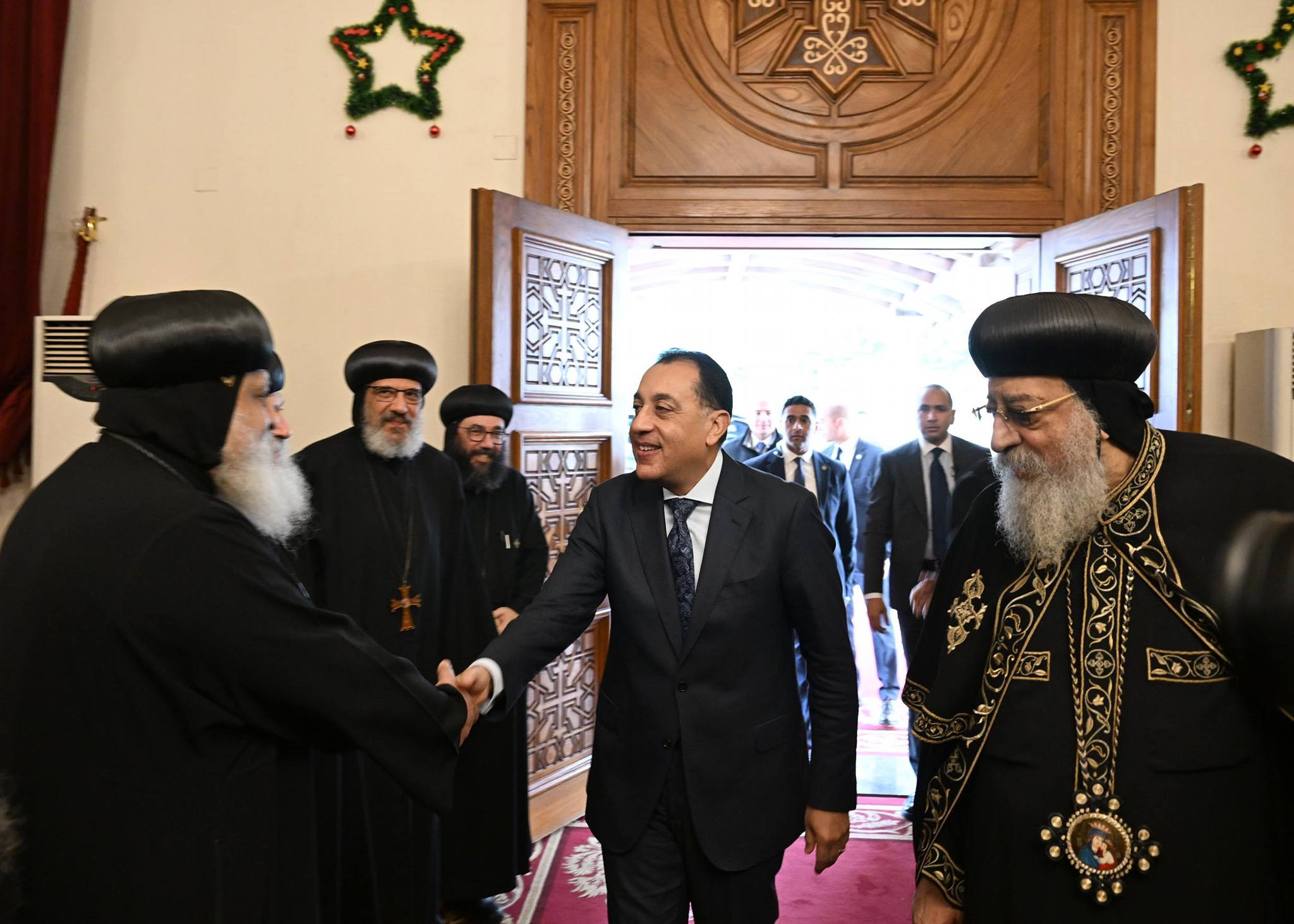 رئيس الوزراء يهنئ قداسة البابا