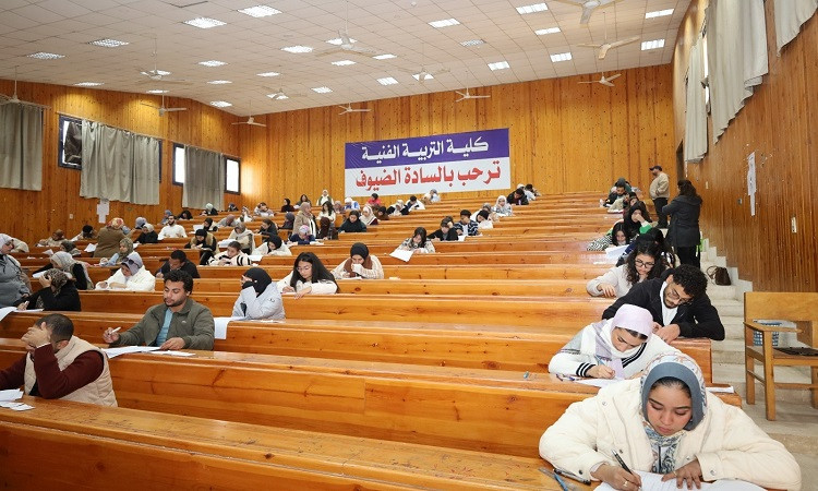 رئيس جامعة المنيا يواصل جولاته التفقدية لسير الامتحانات بعدد من الكليا