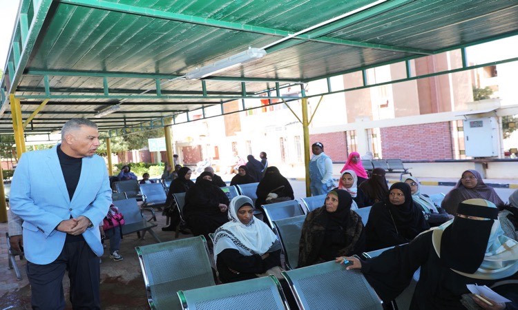 محافظ أسوان: تدخلات لتخفيف معاناة المرضى&nbsp;وتيسير إجراءات التأمين الصحى