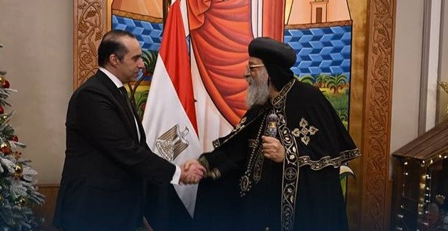 البابا وفوزي