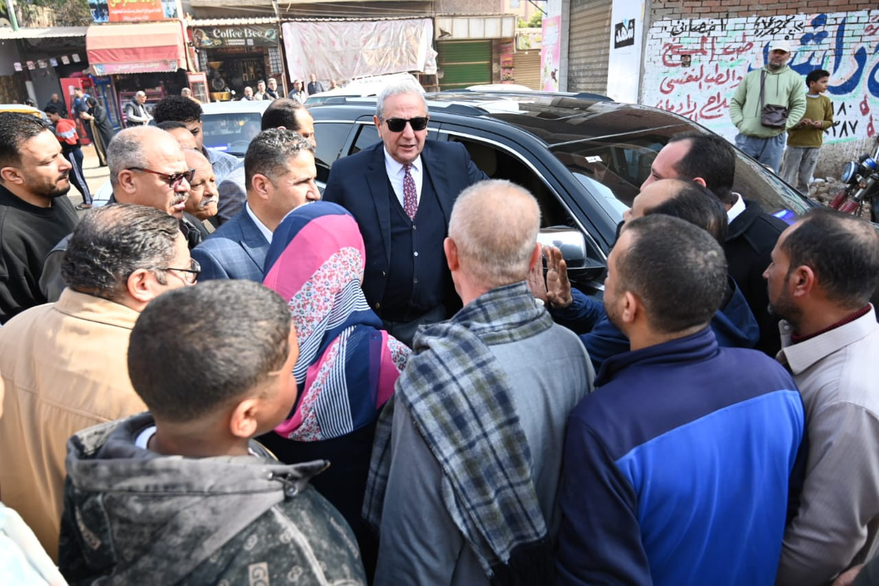 محافظ الغربية يجوب شوارع قرية إبشواي الملق