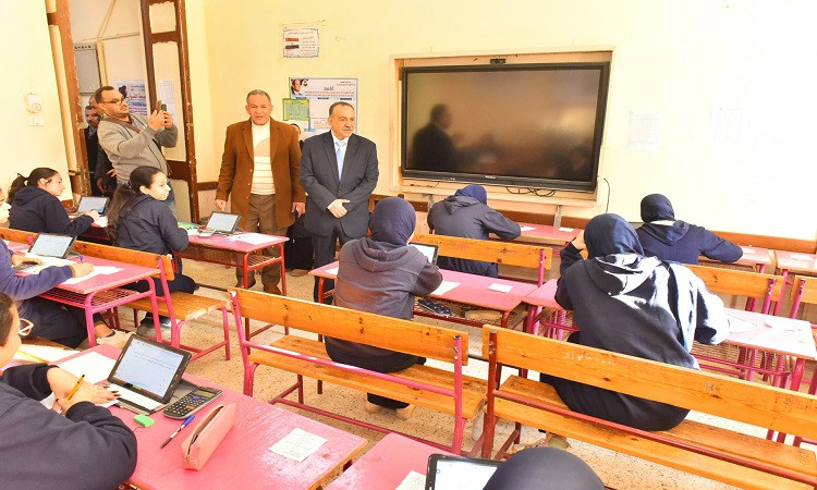 محافظ أسيوط يطمئن على انتظام امتحانات النقل ويوجه بتوفير بيئة آمنة&nbsp;