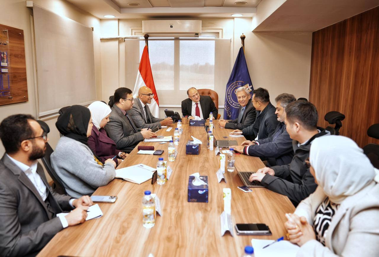 رئيس هيئة الدواء يبحث مع القابضة للأدوية  توطين الصناعات الدوائية