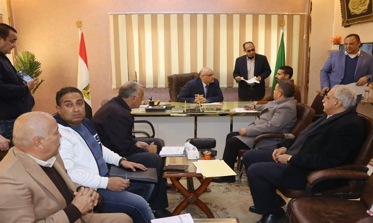 محافظ القليوبية يوجه بدعم الأسر الأولى بالرعاية وتحسين مستوى الخدمات