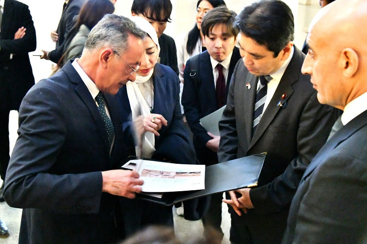 وزير التعليم الياباني