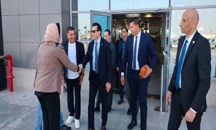 وزير الشباب والرياضة يصل الغردقة لافتتاح بطولة الجودو الدولية بمشاركة