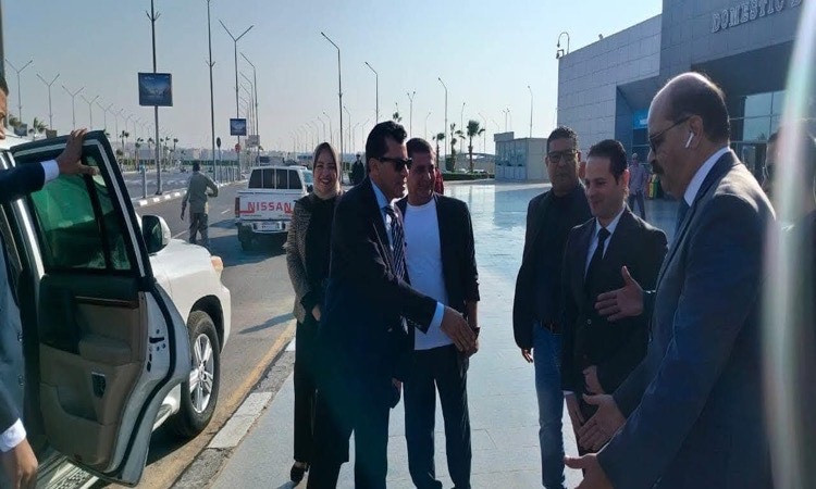 وزير الشباب والرياضة يصل الغردقة لافتتاح بطولة الجودو الدولية بمشاركة