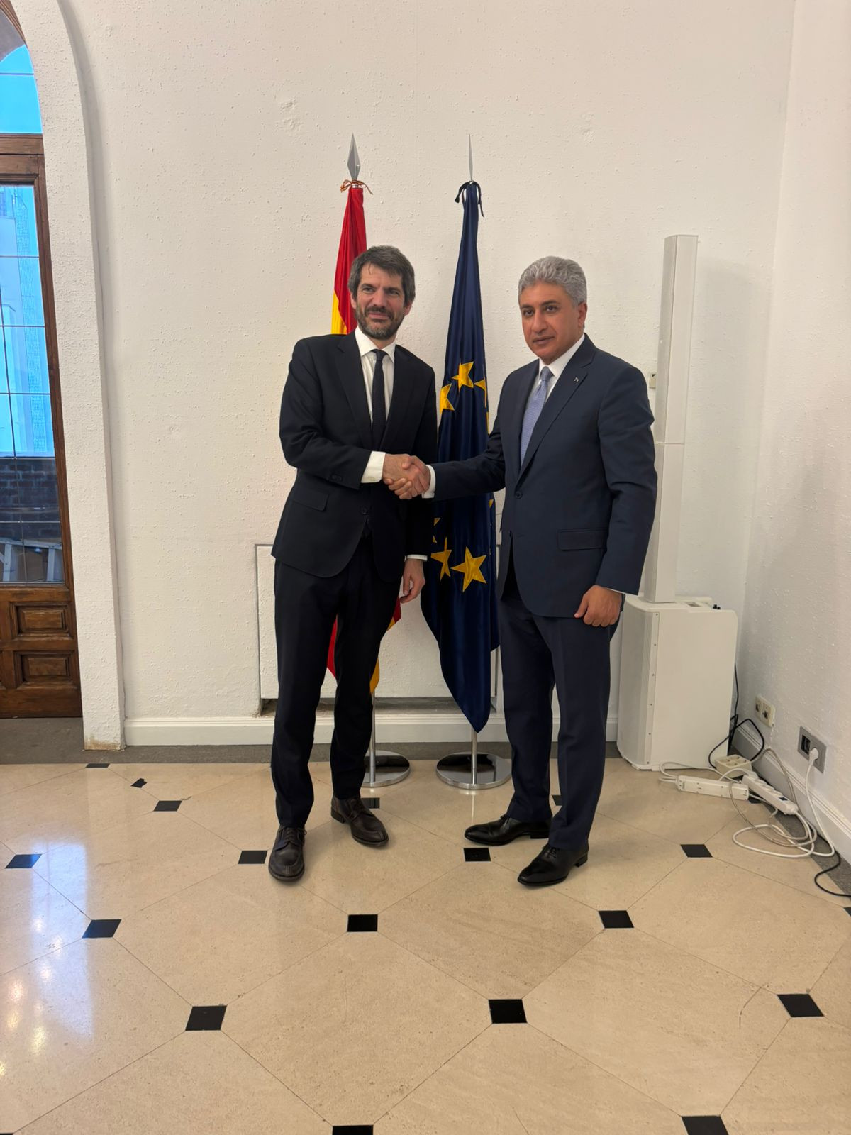 وزير السياحة والآثار يلتقي وزير الثقافة الإسباني لبحث تعزيز التعاون المشترك